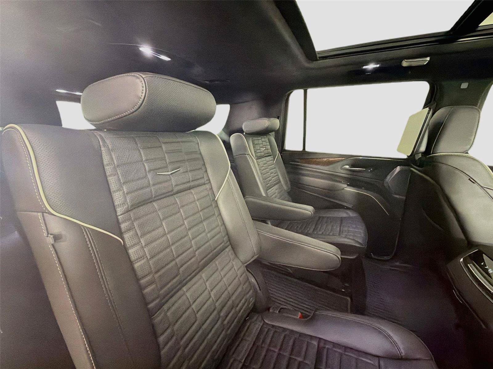 Certified 2024 Cadillac Escalade ESV Sport Platinum w/ LPO, ONYX Package AWD/4WD image 30