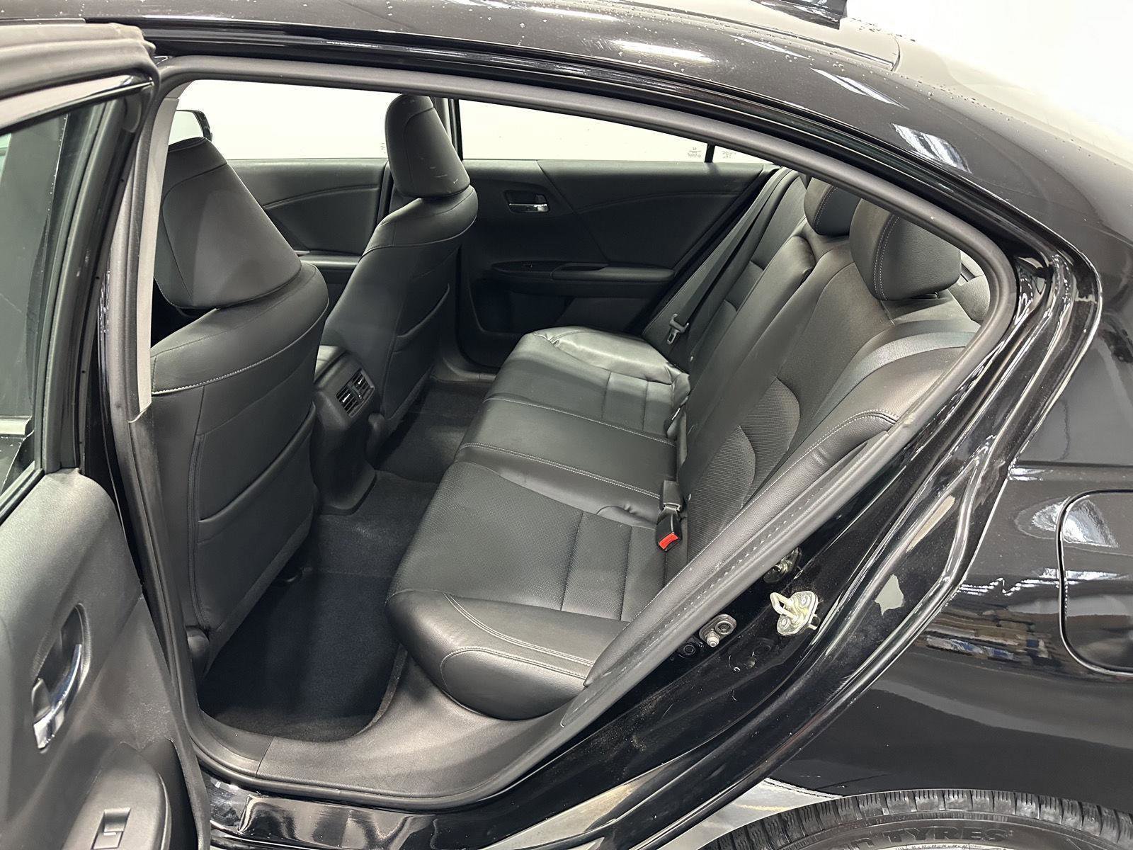 Used 2015 Honda Accord Touring image 25