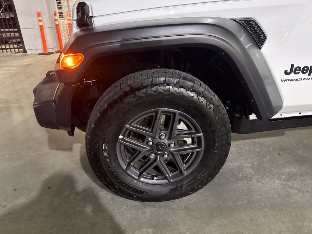 Used 2026 Jeep Wrangler Unlimited Sport AWD/4WD image 14