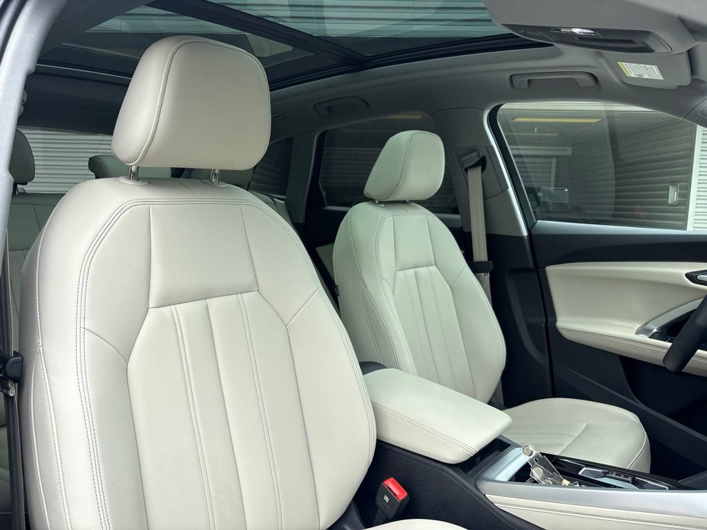Used 2025 Audi Q5 Premium w/ Convenience Package AWD/4WD image 14