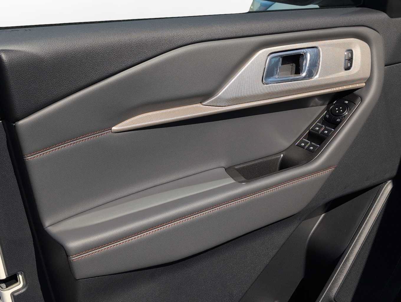 New 2026 Ford Explorer Active RWD image 10