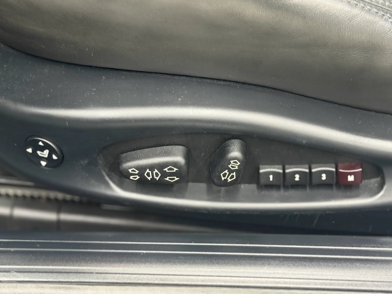 Used 2007 BMW 650i Convertible RWD image 18