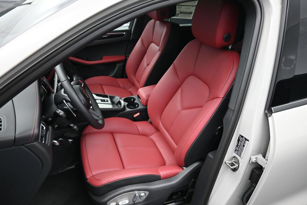 New 2026 Porsche Macan AWD/4WD image 4