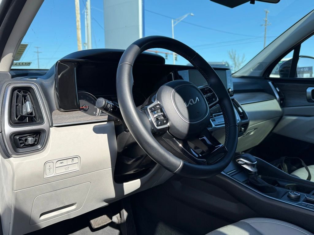 Used 2022 Kia Sorento EX w/ Panoramic Sunroof Package image 10