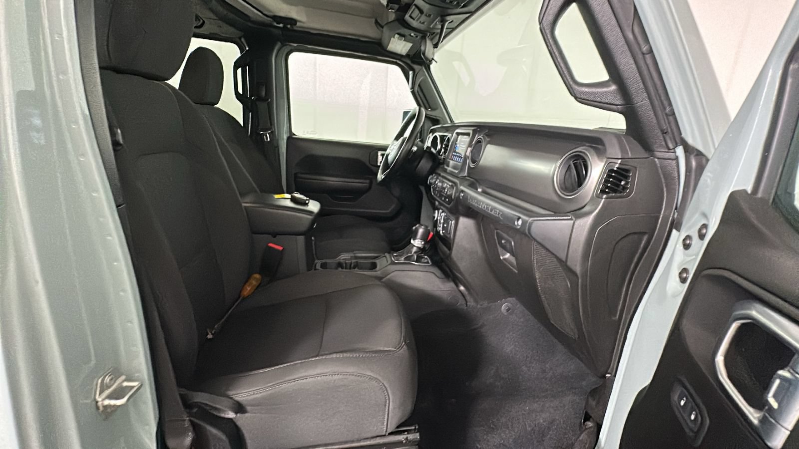Used 2023 Jeep Wrangler Unlimited w/ Cold Weather Group AWD/4WD image 34