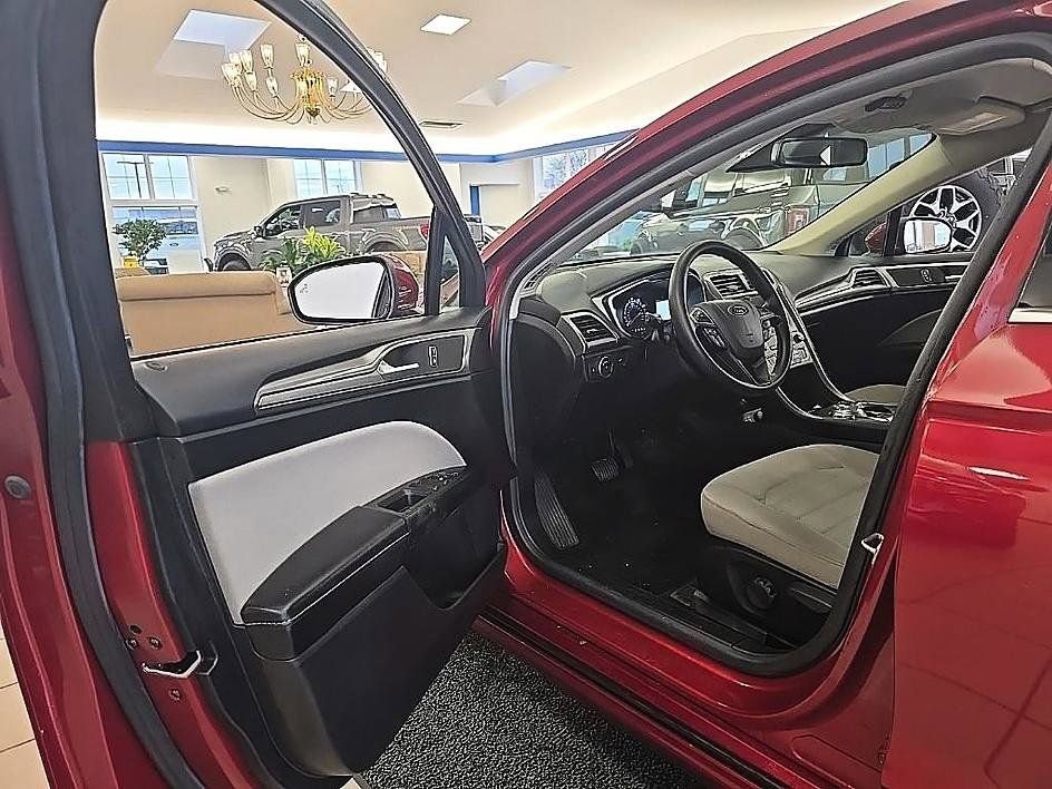 Used 2019 Ford Fusion S image 13