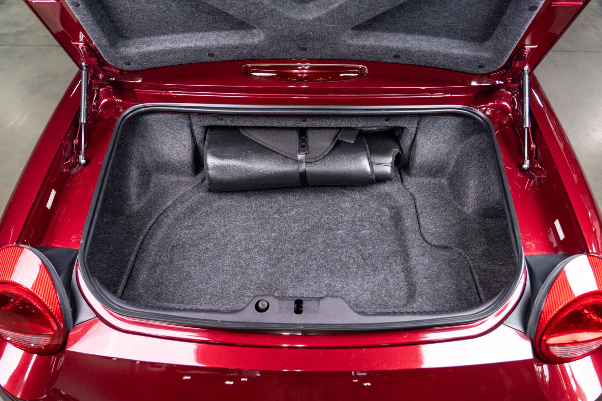 Used 2004 Ford Thunderbird Deluxe image 33