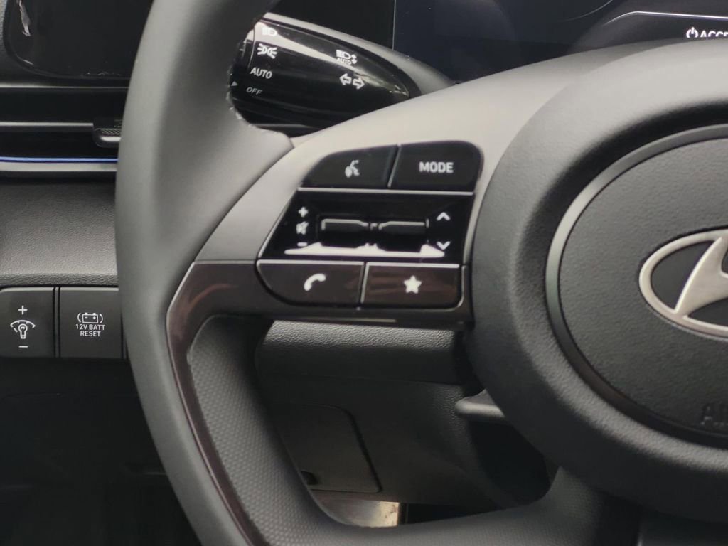 New 2025 Hyundai Elantra SEL FWD image 14