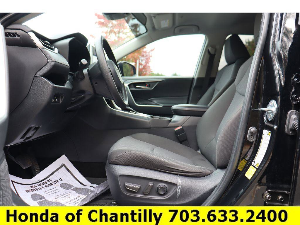 Used 2024 Toyota RAV4 Hybrid Woodland image 23