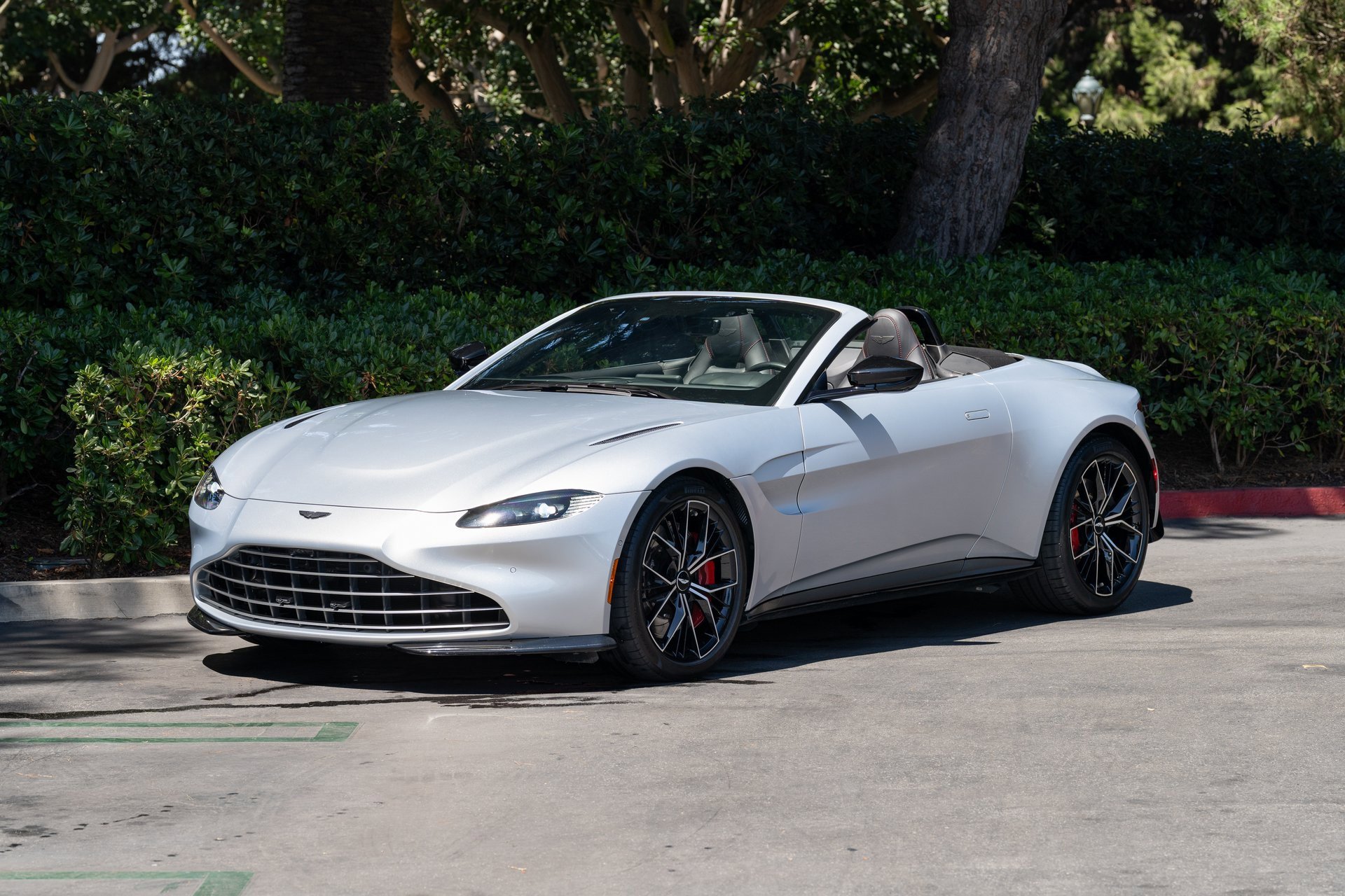 Used 2023 Aston Martin V8 Vantage Roadster image 27