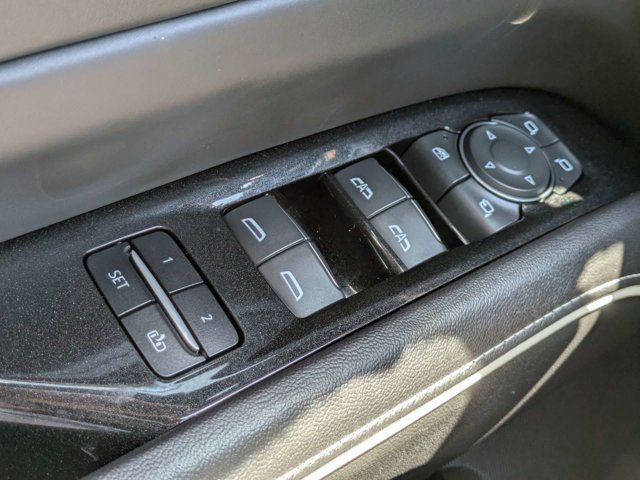 Used 2024 Cadillac Escalade ESV V image 20