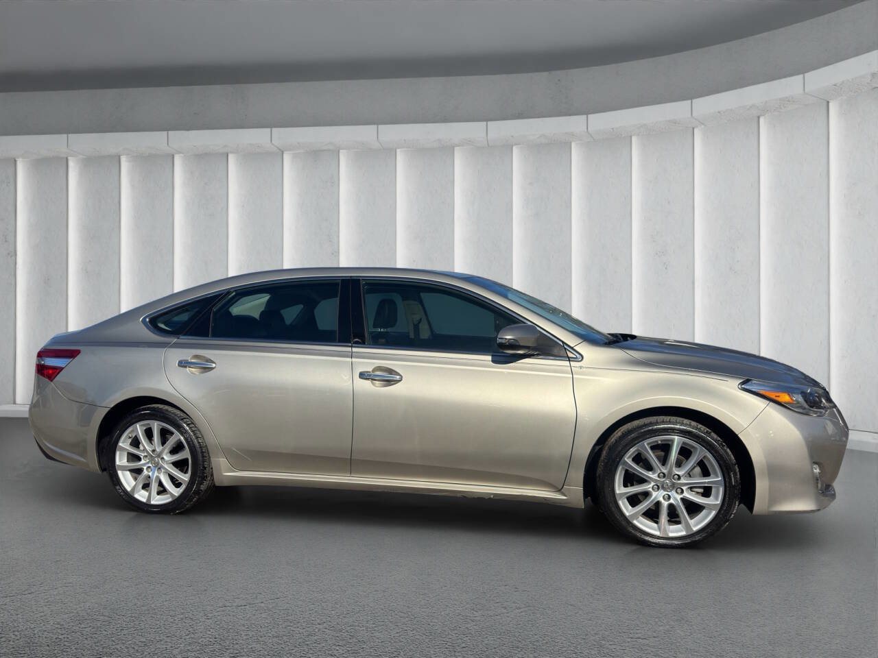 Used 2014 Toyota Avalon XLE Premium image 6