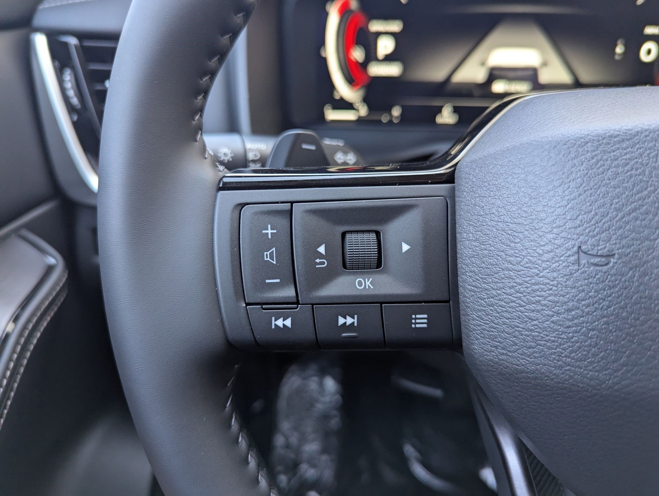 New 2025 Nissan Rogue Platinum w/ Platinum Premium Package image 15