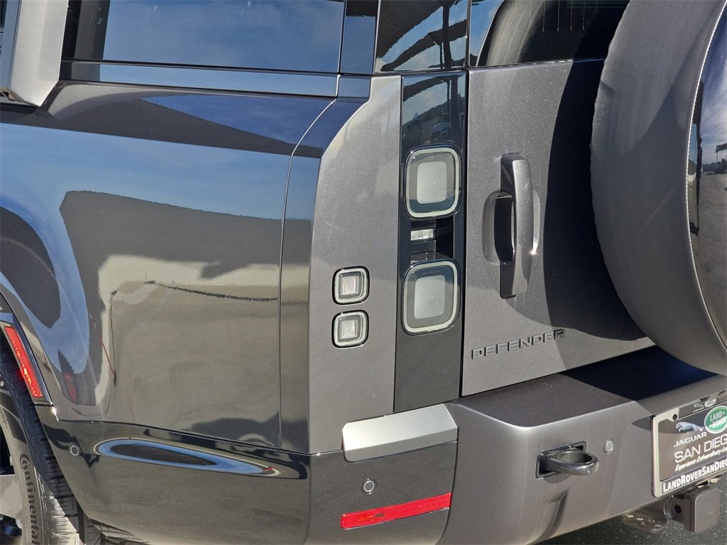 New 2026 Land Rover Defender 130 X-Dynamic SE image 36