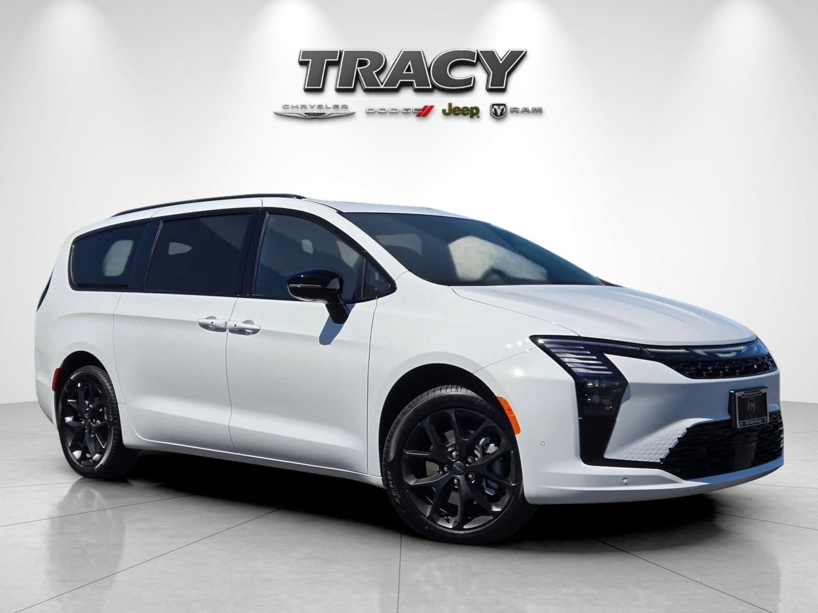 New 2027 Chrysler Pacifica Limited w/ Family Tech Group AWD/4WD image 2