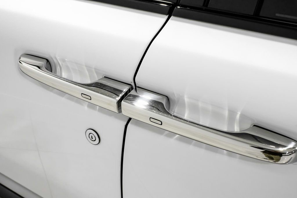 Used 2022 Rolls-Royce Cullinan Black Badge image 34