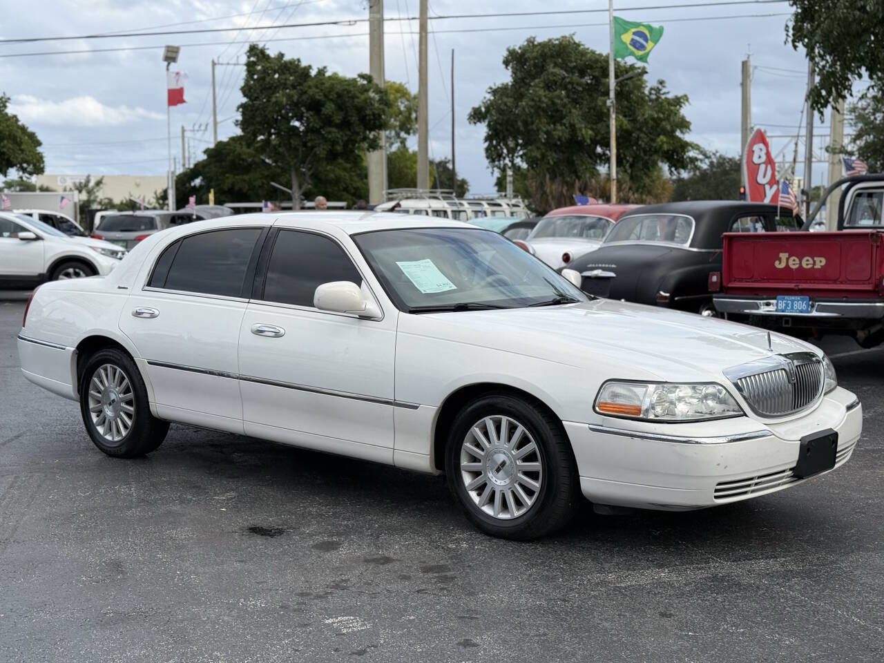Used 2003 Lincoln Town Car Signature image 10