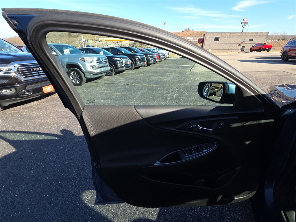 Used 2025 Chevrolet Malibu LT image 12