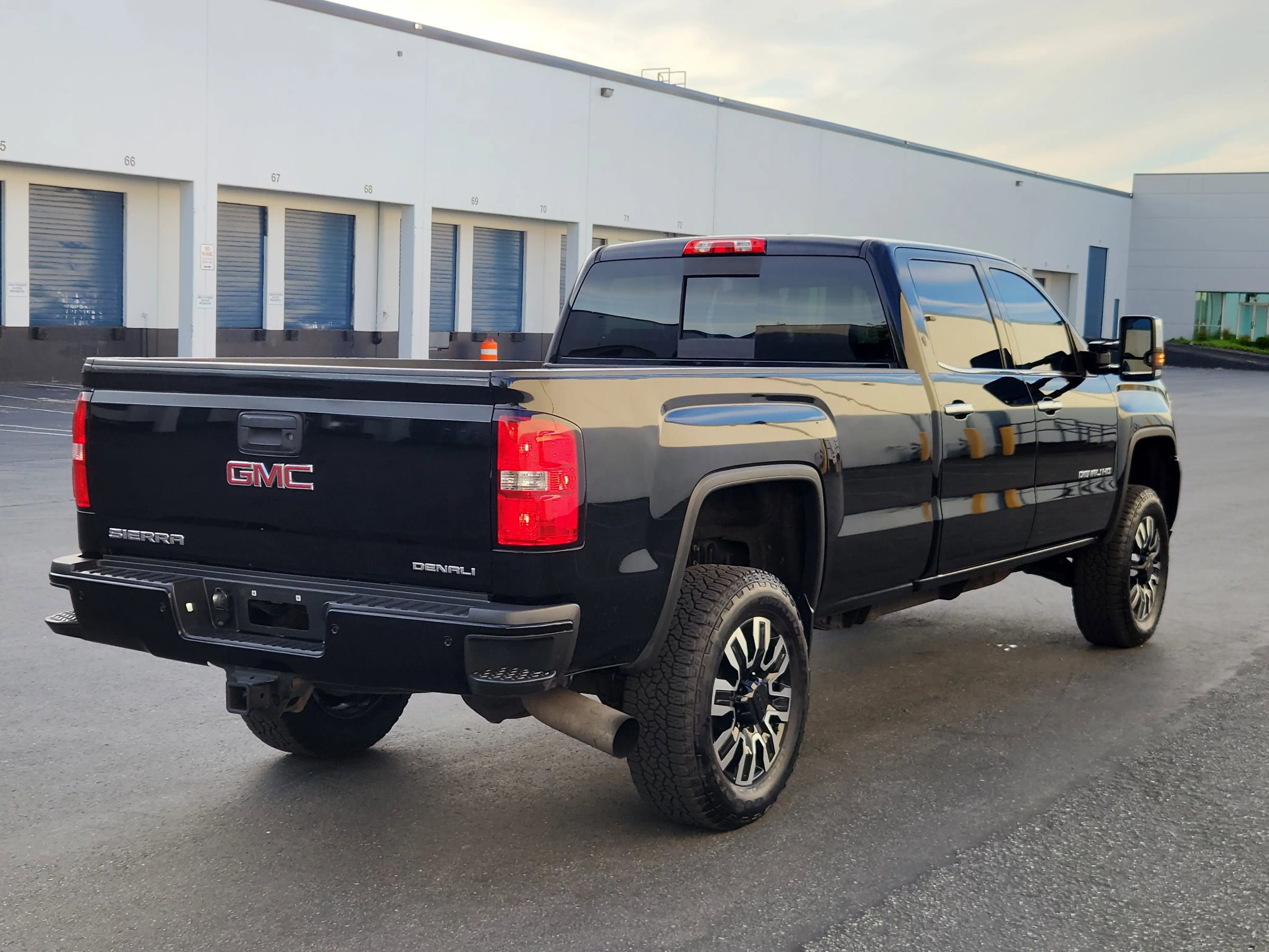 Used 2015 GMC Sierra 3500 Denali w/ Duramax Plus Package AWD/4WD image 4