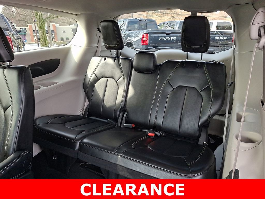 Used 2024 Chrysler Pacifica Touring-L image 10