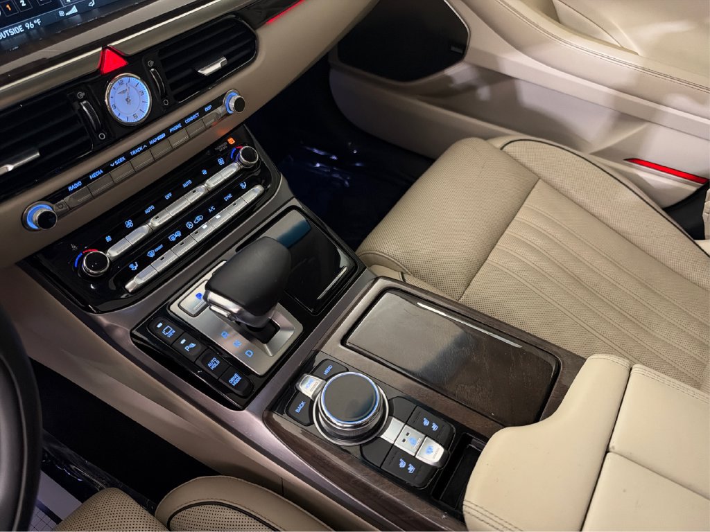 Used 2018 Genesis G90 3.3T Premium RWD image 14