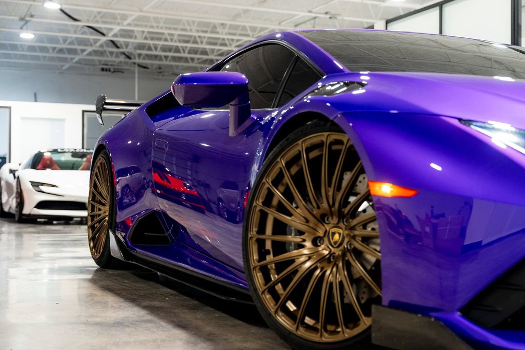 Used 2021 Lamborghini Huracan EVO RWD image 22