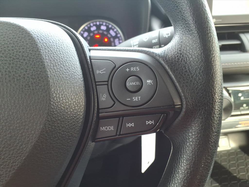 Used 2022 Toyota RAV4 LE image 17