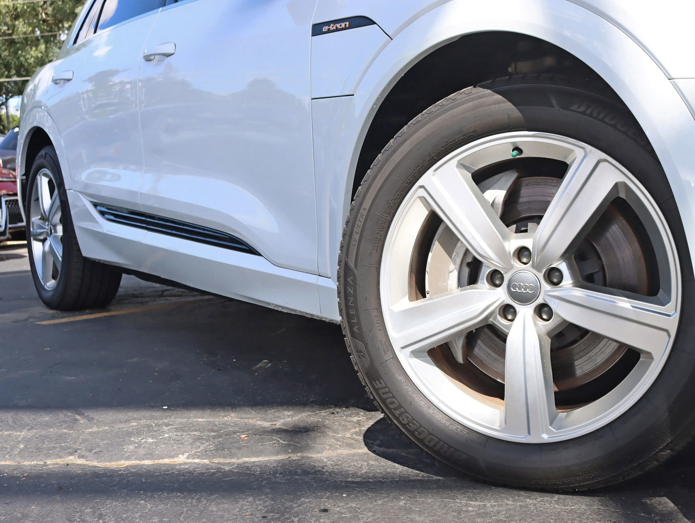 Used 2019 Audi e-tron Premium Plus image 5