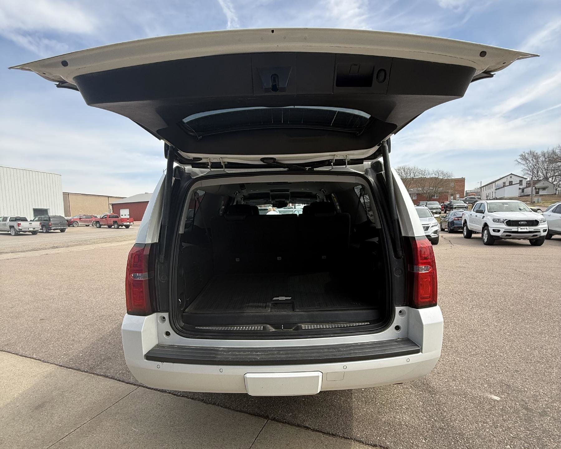 Used 2018 Chevrolet Suburban LT w/ LT Signature Package image 25