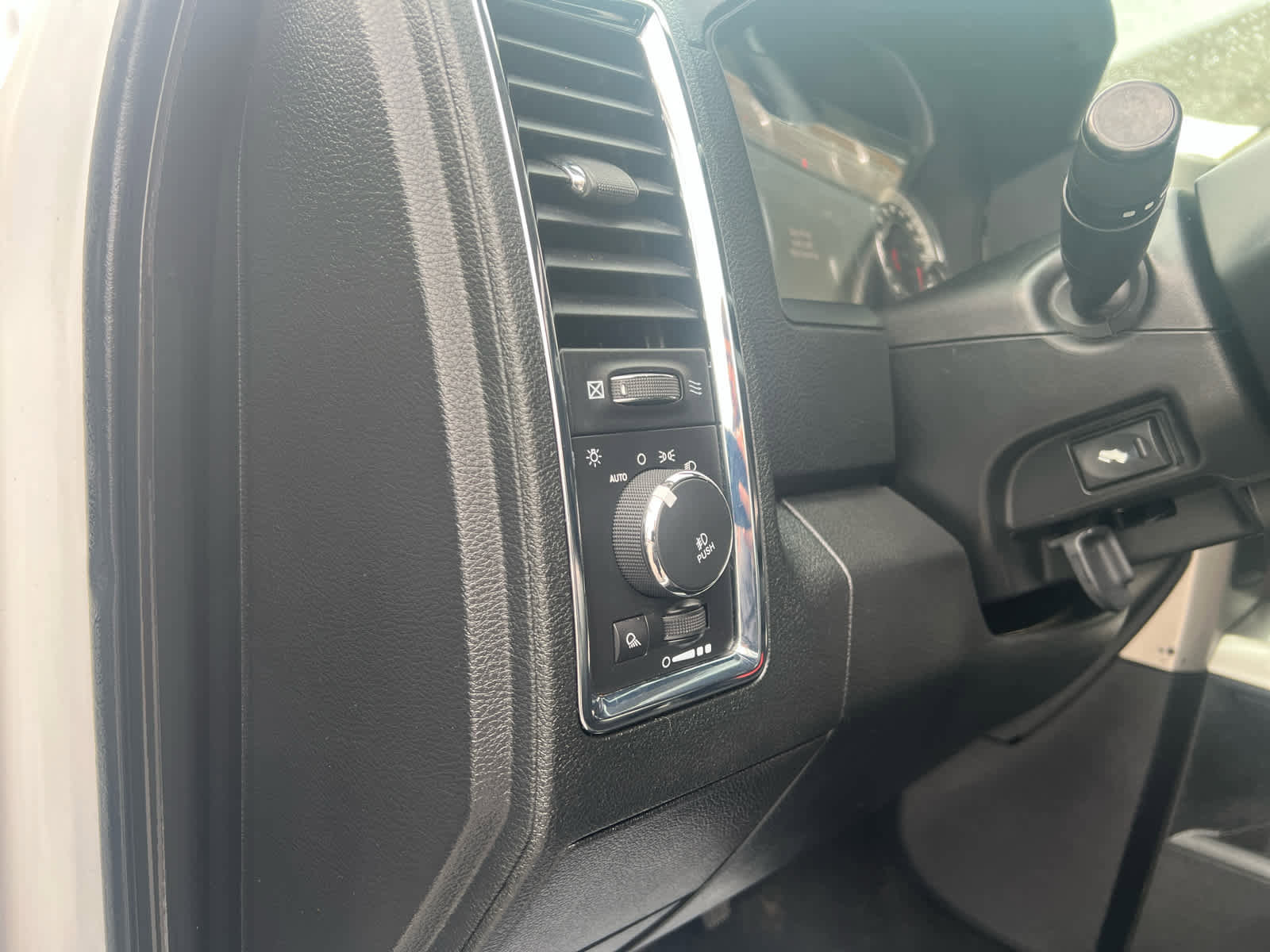 Used 2016 RAM 2500 Laramie w/ Convenience Group image 19