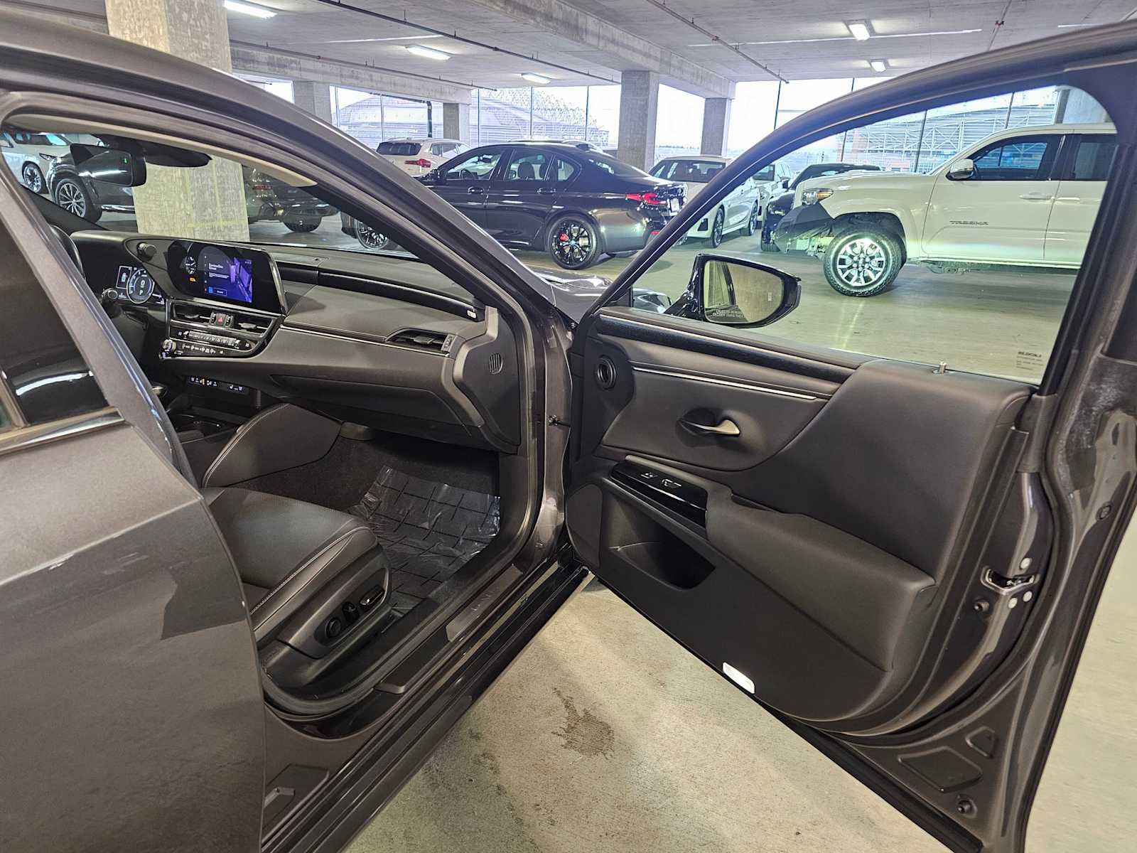 Used 2023 Lexus ES 250 w/ Premium Package image 40