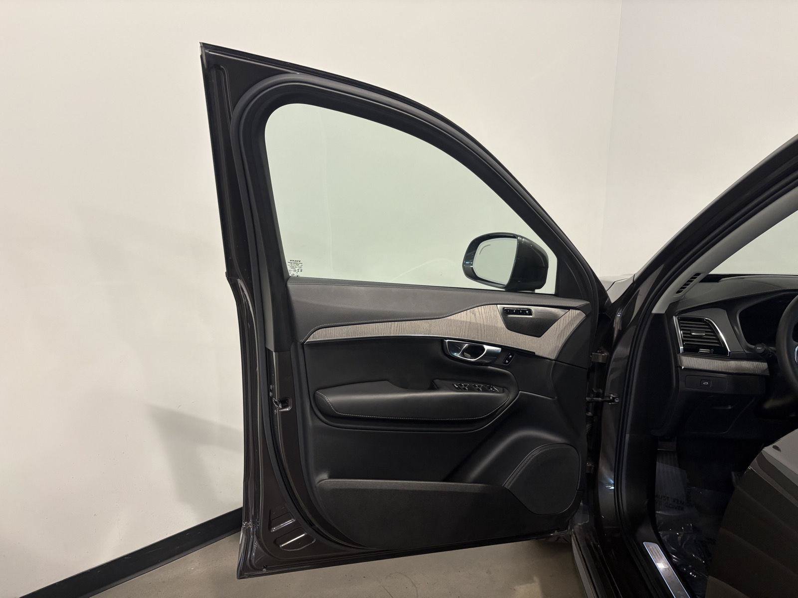 Used 2023 Volvo XC90 B6 Ultimate AWD/4WD image 9