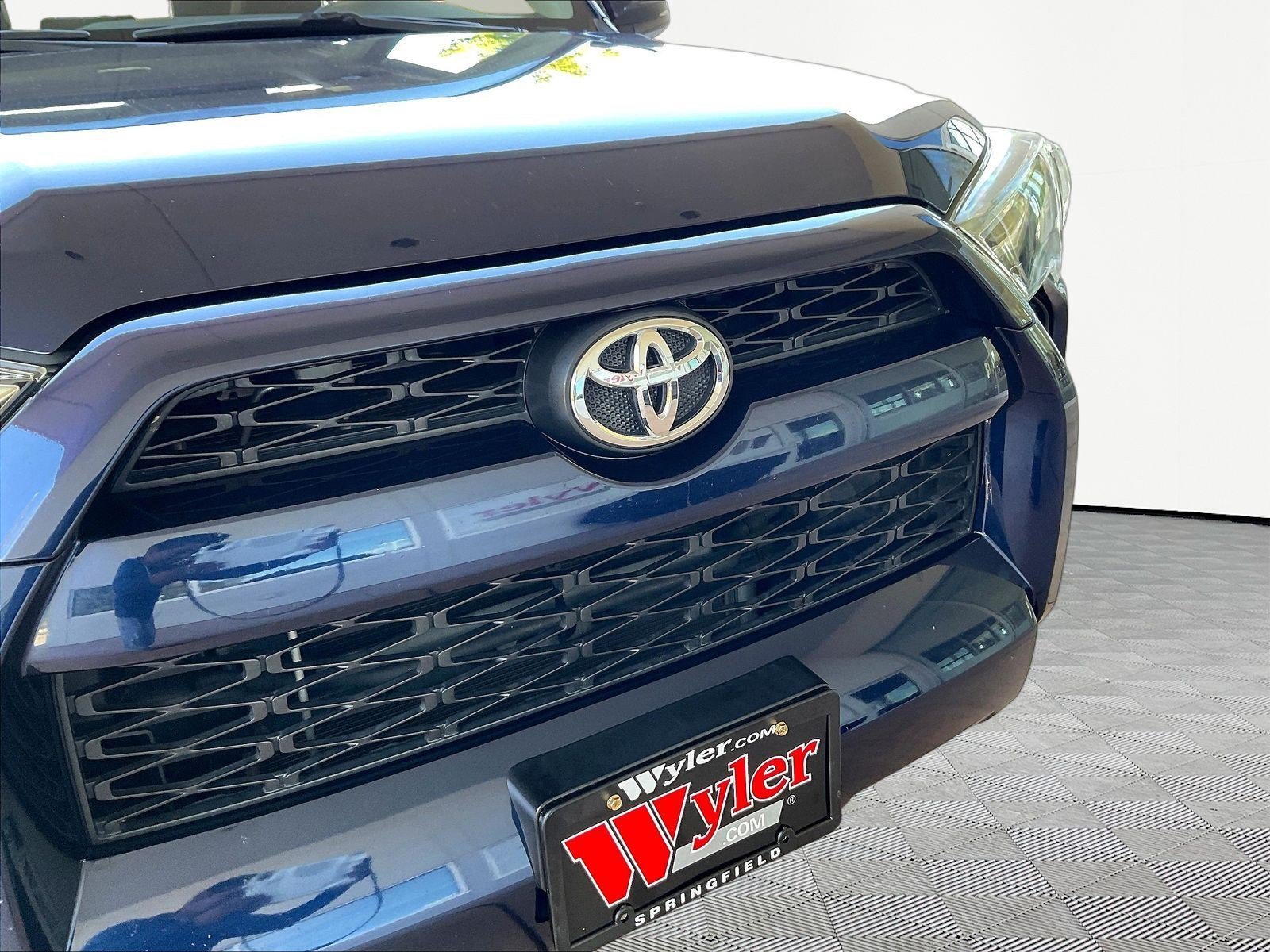 Used 2018 Toyota 4Runner SR5 Premium w/ Wilderness Package AWD/4WD image 31