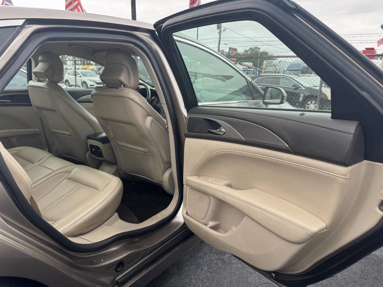 Used 2019 Lincoln MKZ Premiere image 15