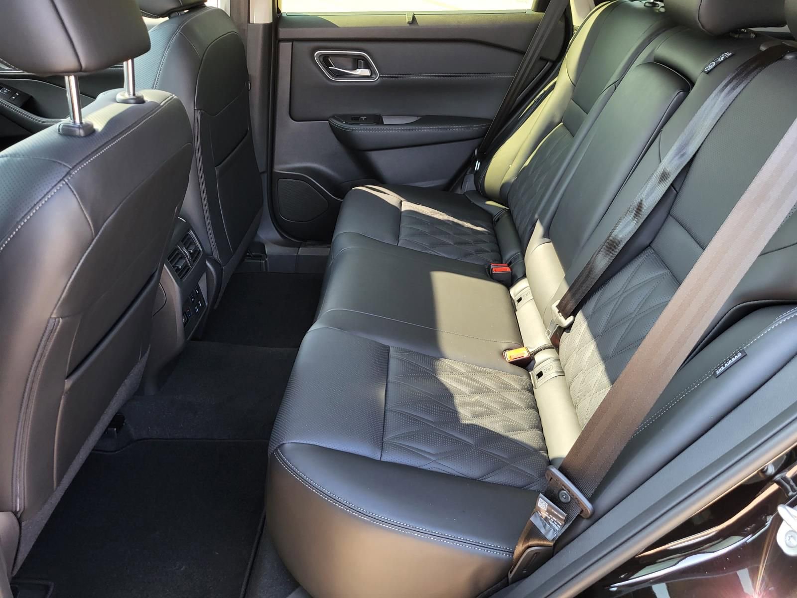 New 2026 Nissan Rogue Platinum image 18