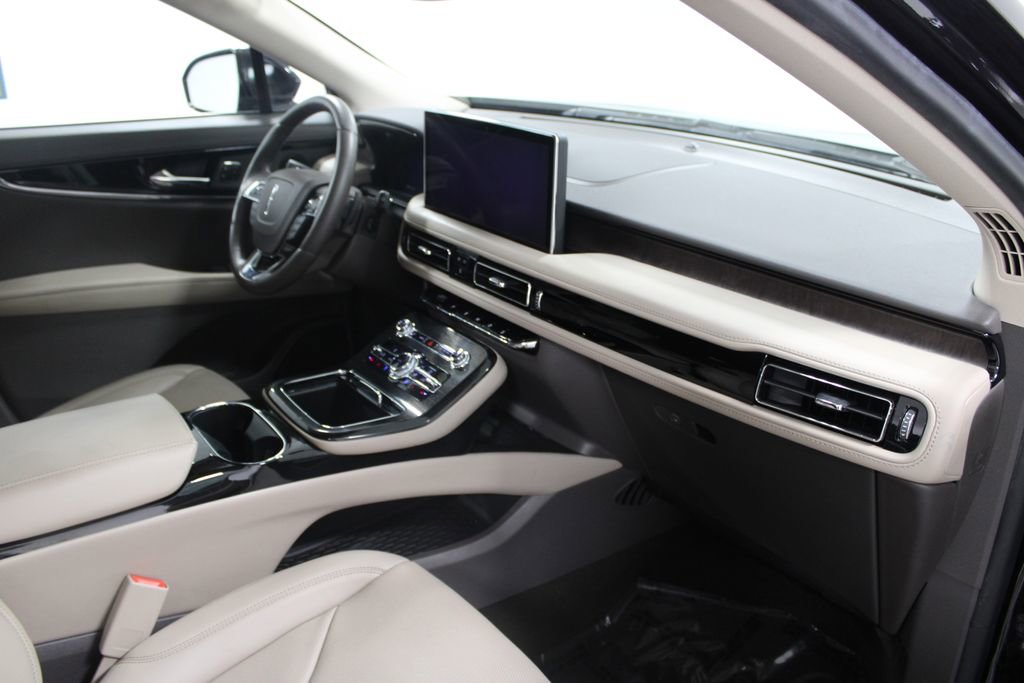 Used 2022 Lincoln Nautilus Reserve w/ Equipment Group 201A image 31