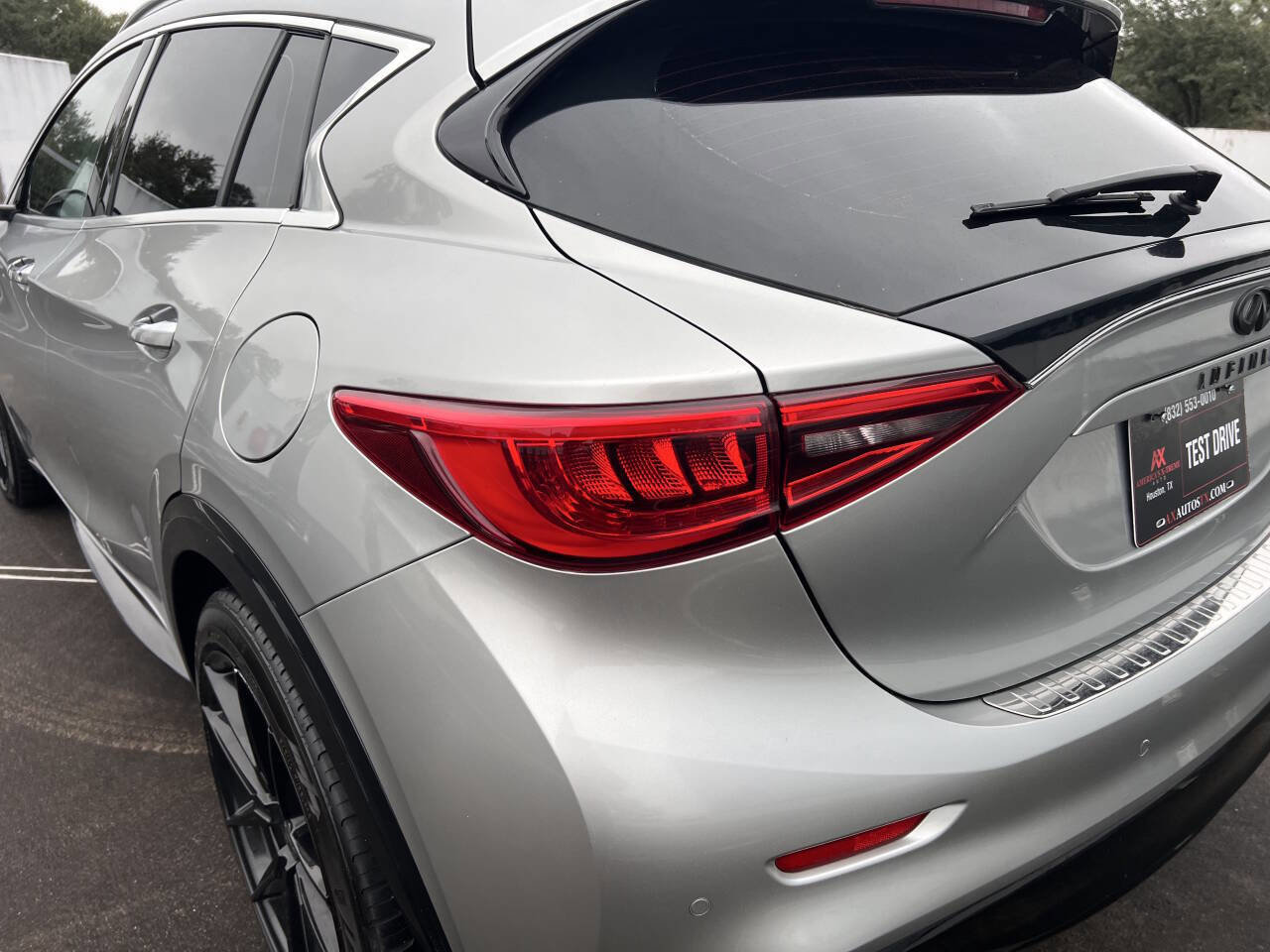 Used 2018 INFINITI QX30 Premium w/ Navigation Package image 17