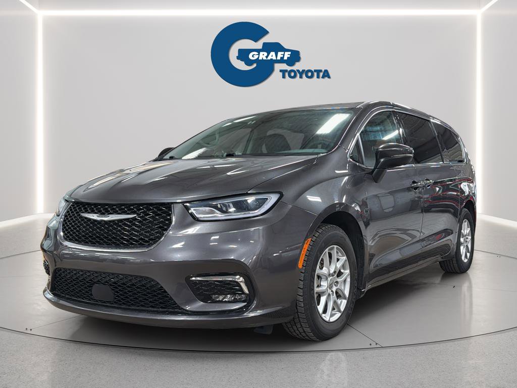 Used 2023 Chrysler Pacifica Touring-L image 2