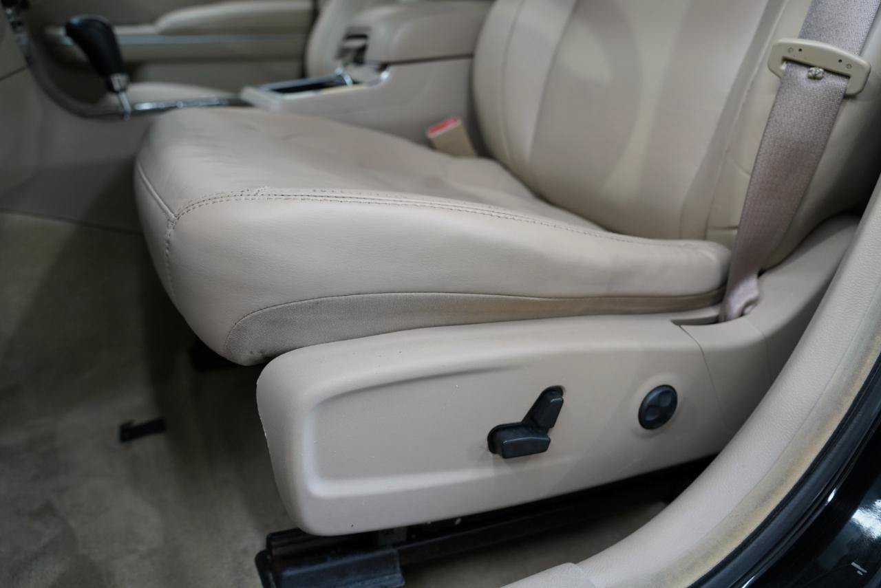 Used 2011 Chrysler 300 Limited RWD image 24