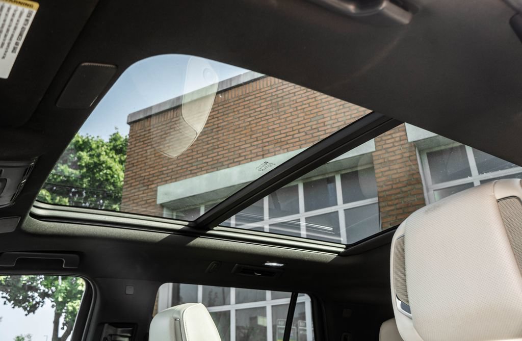 Used 2022 Cadillac Escalade Sport w/ Touring Package AWD/4WD image 12