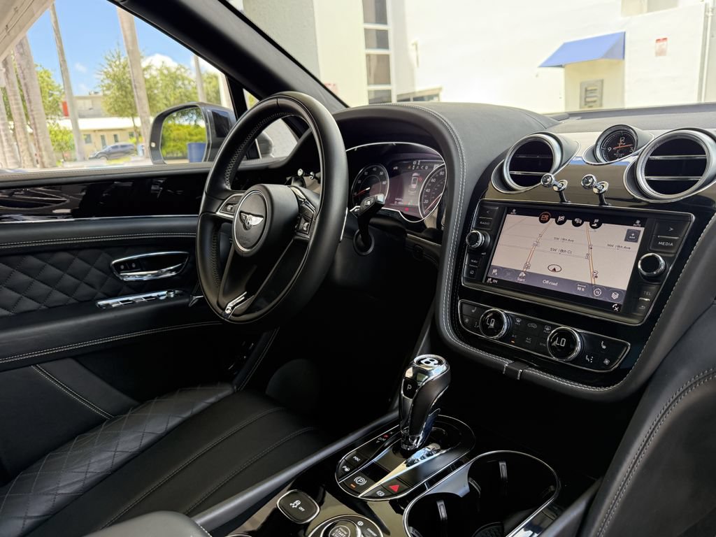 Used 2018 Bentley Bentayga AWD/4WD image 23