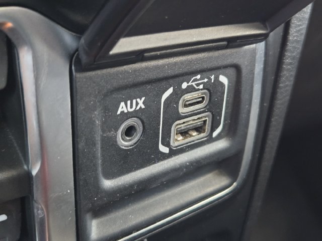 Used 2026 Jeep Wrangler Unlimited Sahara AWD/4WD image 24