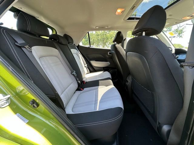 Used 2024 Hyundai Venue SEL FWD image 29