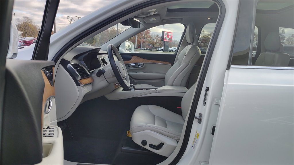 Certified 2022 Volvo XC90 T8 Inscription Expression w/ Advanced Package image 7