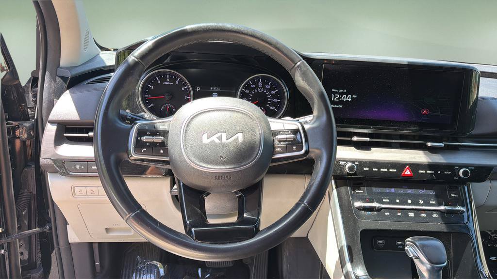 Used 2023 Kia Carnival EX FWD image 24