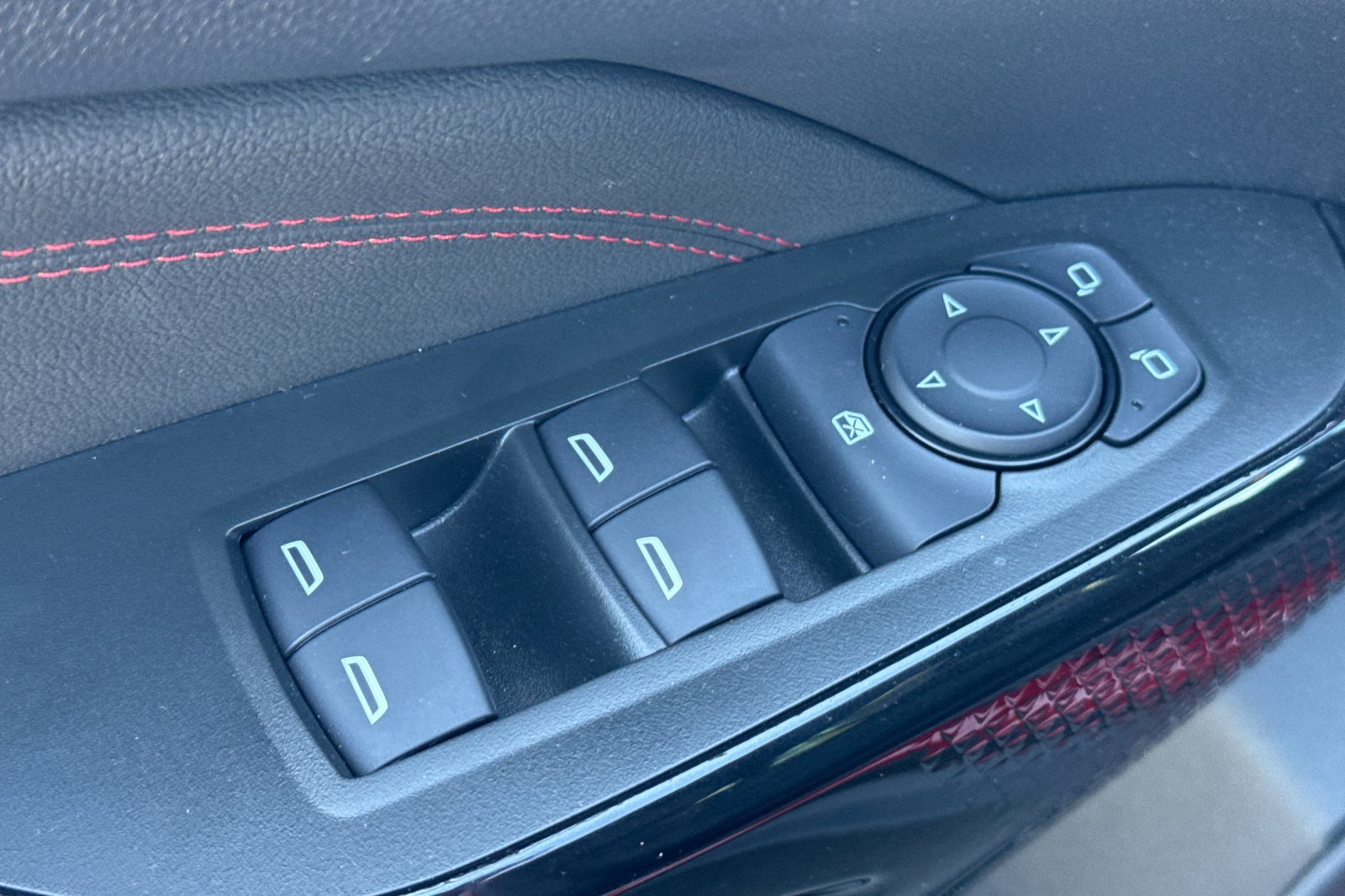 Used 2026 Chevrolet Trax RS w/ Sunroof Package FWD image 12
