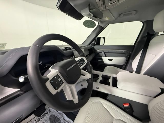 Used 2025 Land Rover Defender 110 X-Dynamic SE AWD/4WD image 4