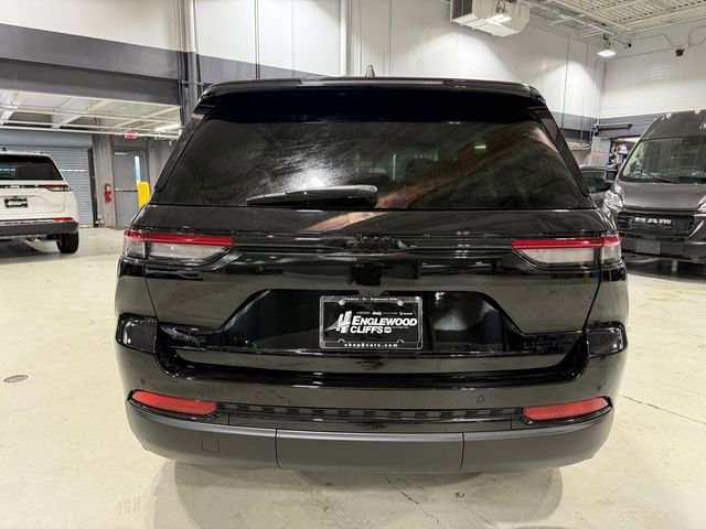 New 2025 Jeep Grand Cherokee Limited w/ Black Appearance Package image 10