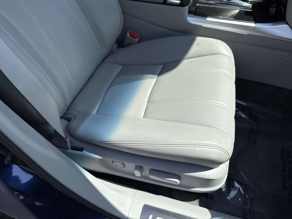 Used 2020 Acura RLX Sport Hybrid w/ Advance Pkg AWD/4WD image 28