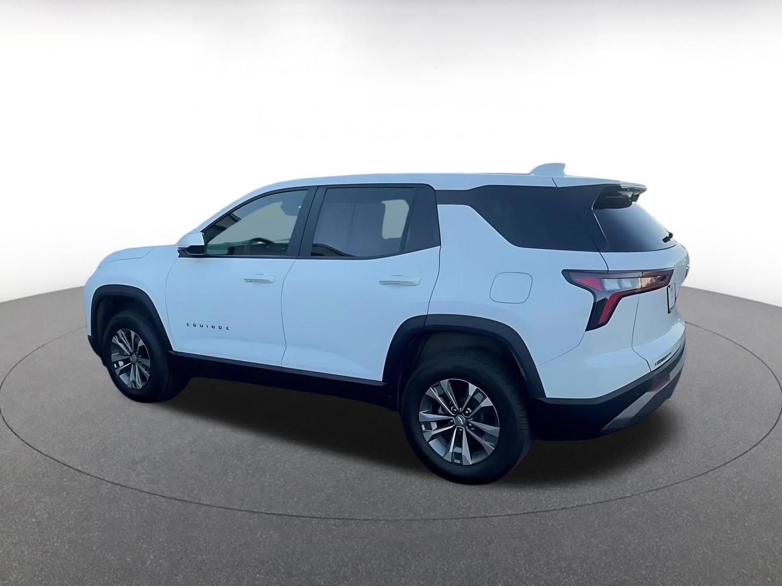 Used 2025 Chevrolet Equinox LT AWD/4WD image 10